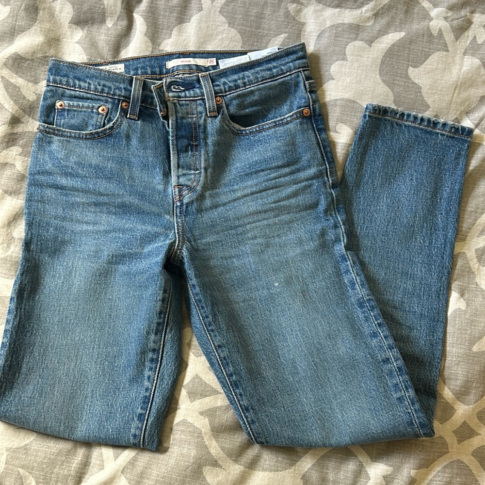 Levi premium icon wedgie jeans